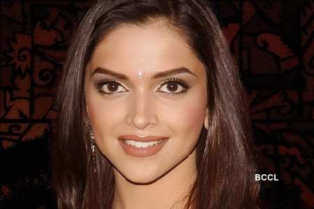 Deepika Padukone Hot Pics In Housefull