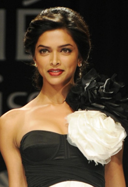 Deepika Padukone Hot Wallpapers 2011