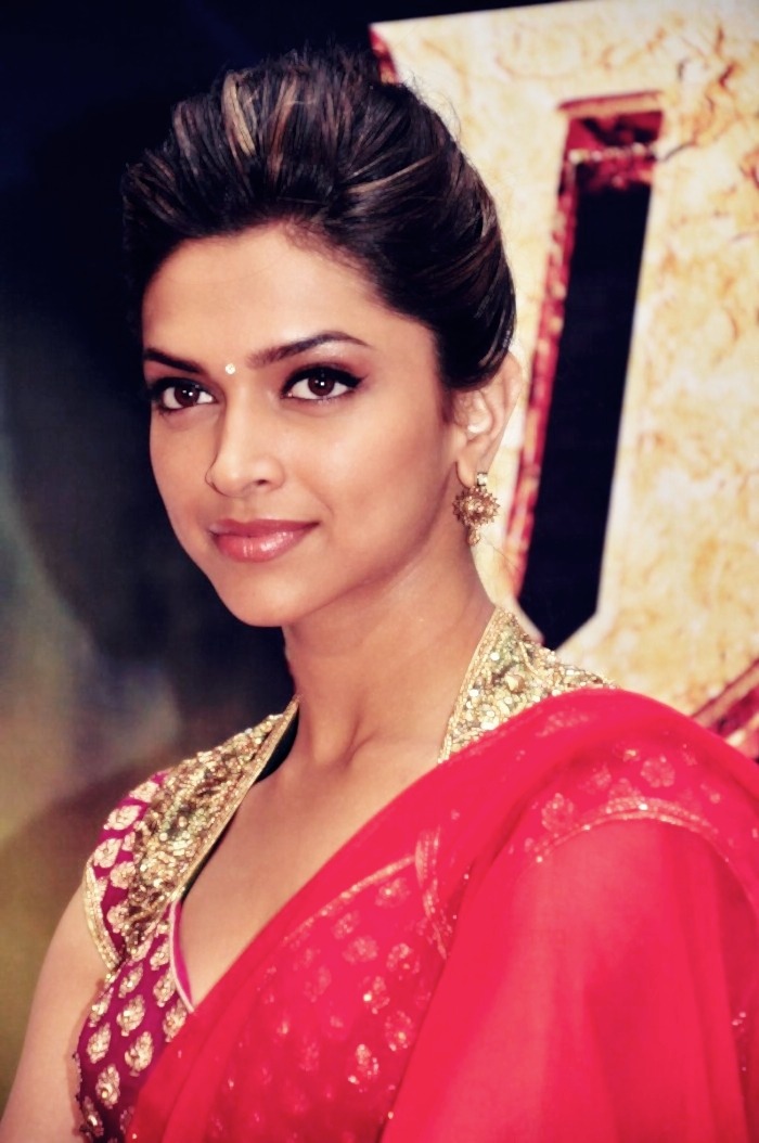 Deepika Padukone In Saree In Break Ke Baad