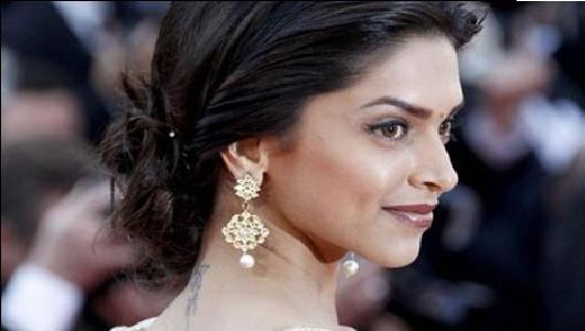 Deepika Padukone In Saree In Break Ke Baad