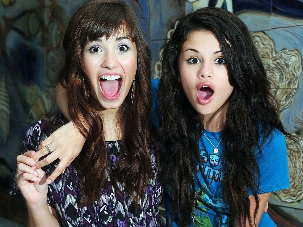 Demi Lovato And Selena Gomez Wallpaper