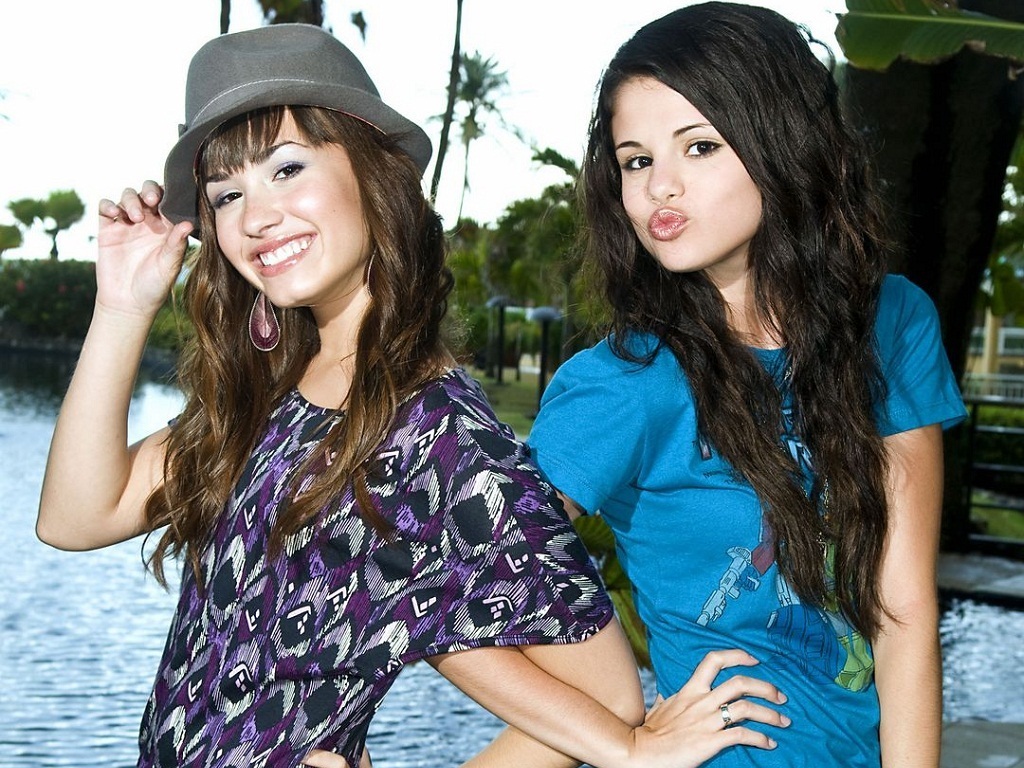 Demi Lovato And Selena Gomez Wallpaper