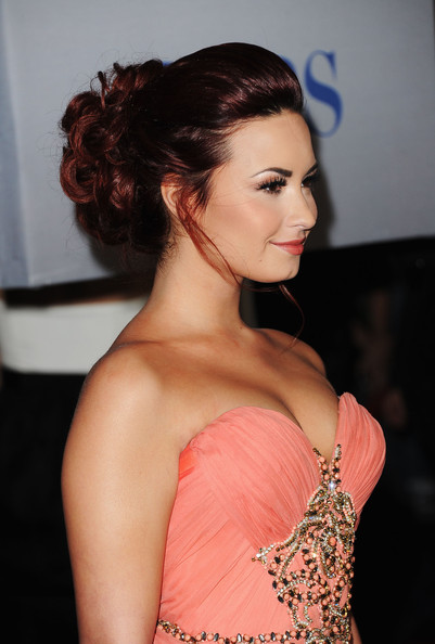 Demi Lovato Hairstyles And How To Do Them