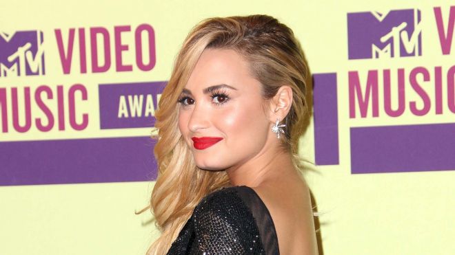 Demi Lovato Vma 2012 Red Carpet