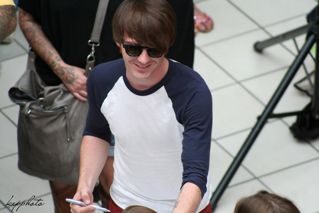 Drake Bell Car Accident Wallpapers