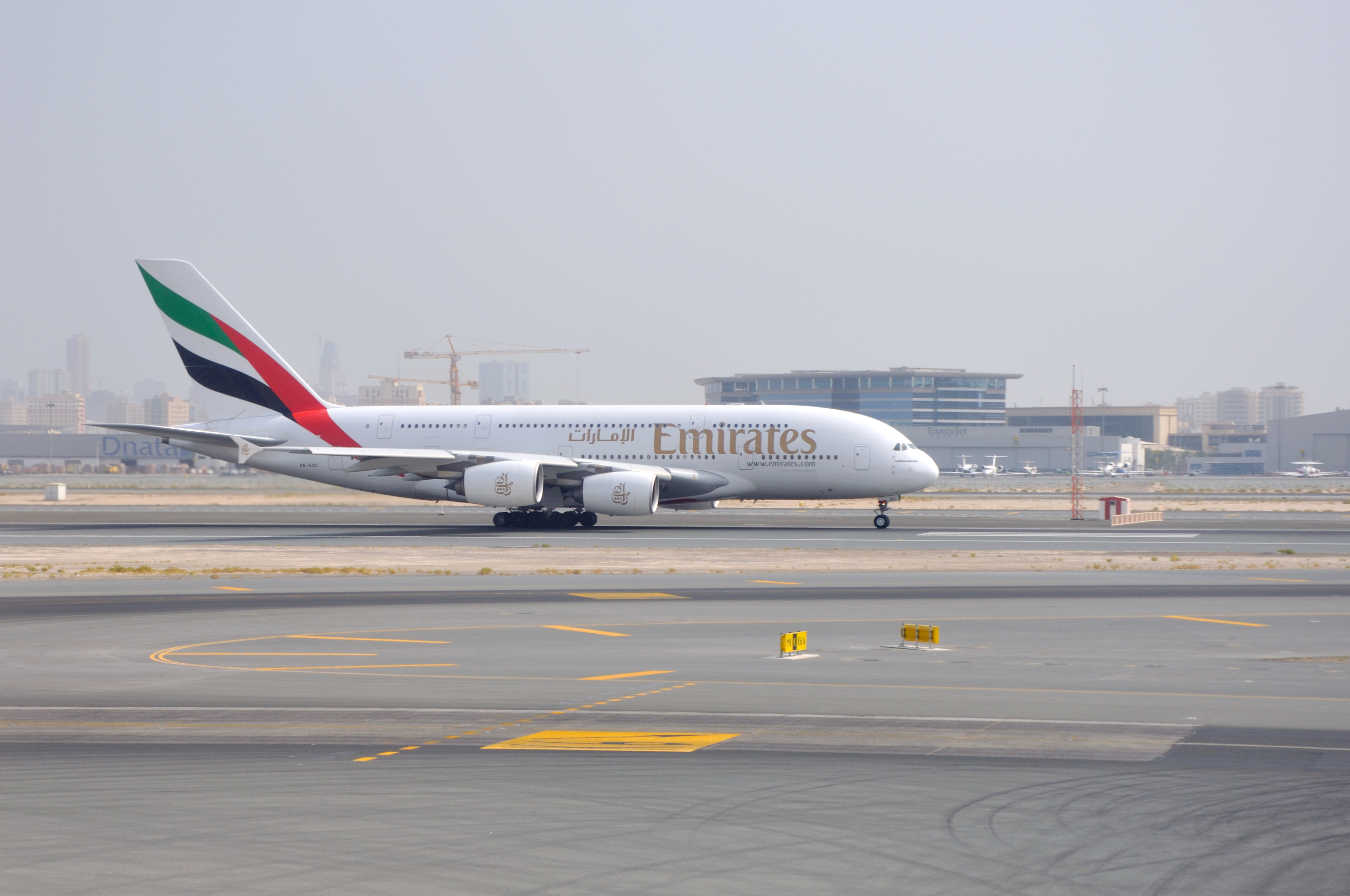 Dubai Airport Runway Pictures