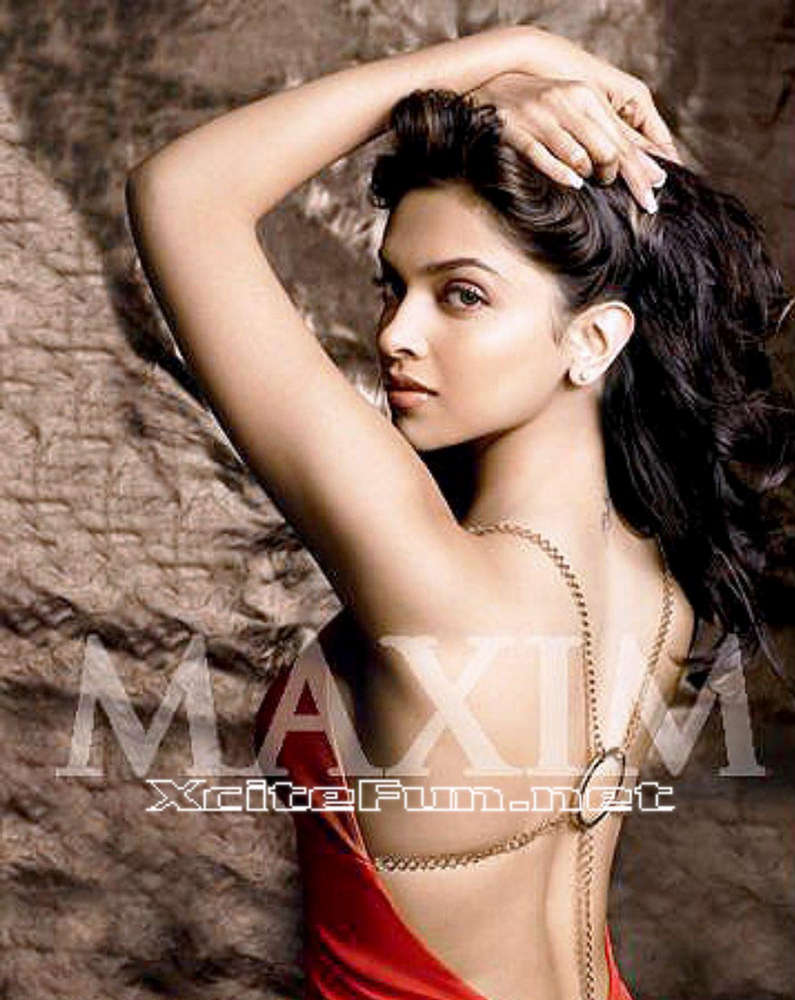 Hot Deepika Padukone In Swimsuit