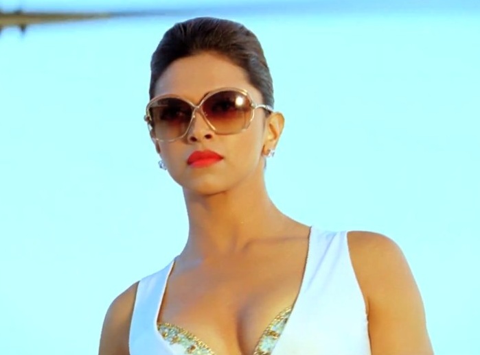 Hot Deepika Padukone In Swimsuit