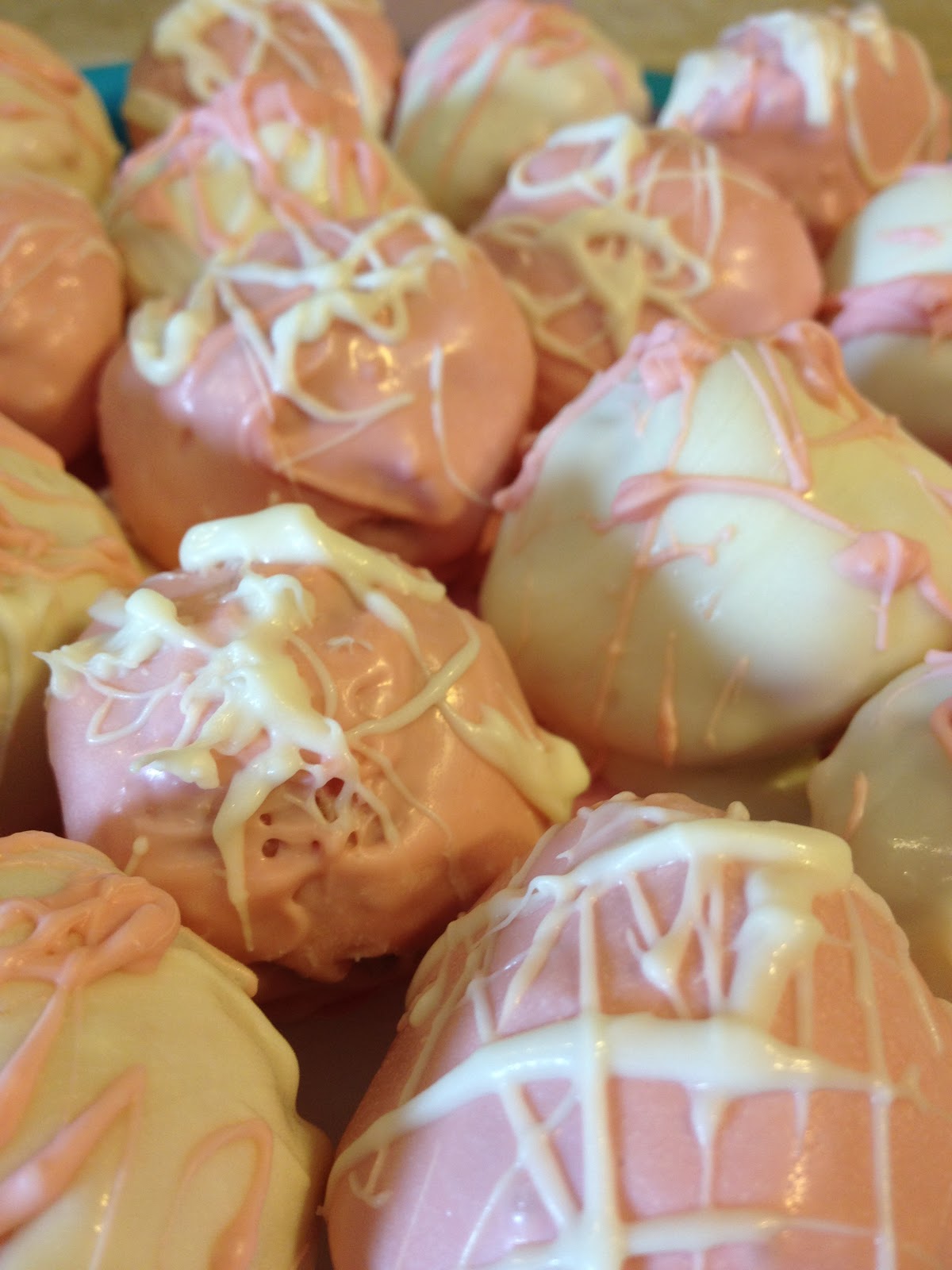 Strawberry Vanilla Cake Pops